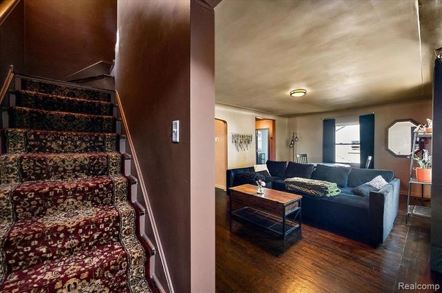 136 W Elza Avenue, Hazel Park, MI 48030
