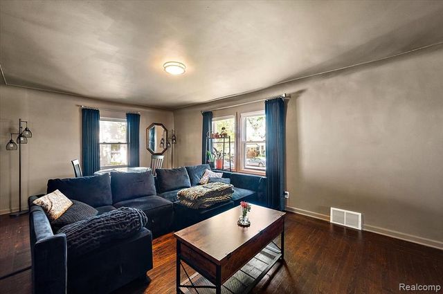 136 W Elza Avenue, Hazel Park, MI 48030