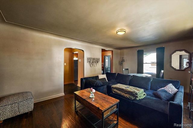 136 W Elza Avenue, Hazel Park, MI 48030
