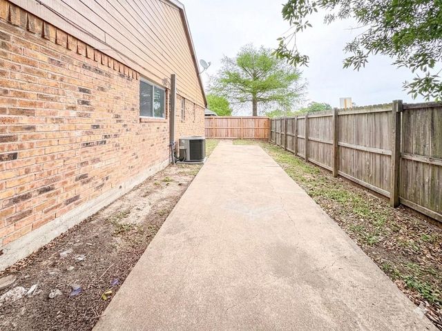 8702 Parkway Forest Drive, Houston, TX 77044