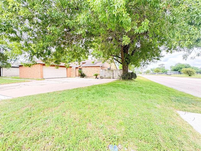 8702 Parkway Forest Drive, Houston, TX 77044