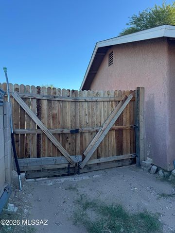 1750 W Mountain Oak Lane, Tucson, AZ 85746