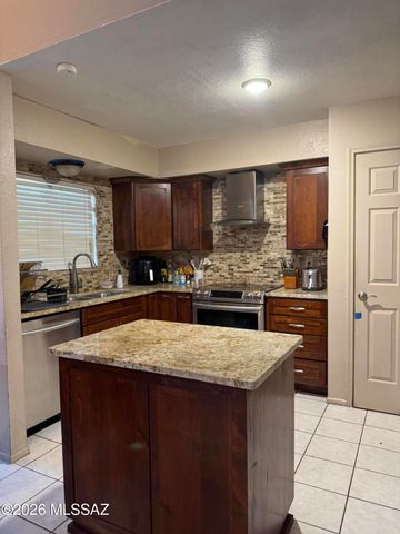 1750 W Mountain Oak Lane, Tucson, AZ 85746