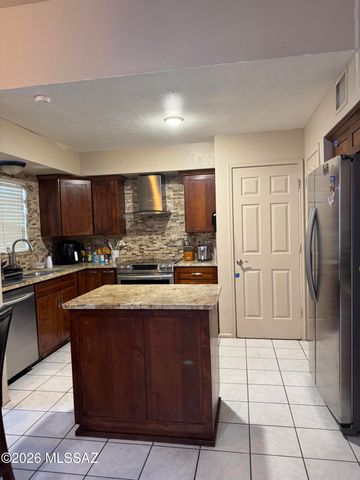 1750 W Mountain Oak Lane, Tucson, AZ 85746