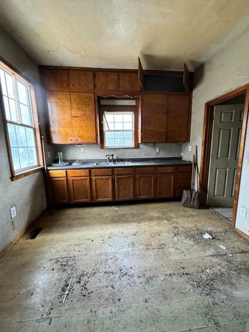 626 W Division Street, Springfield, MO 65803