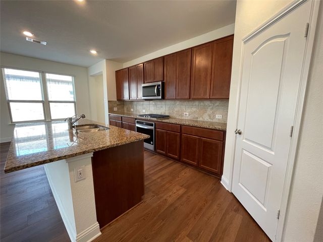 920 WAGGONER Drive, Aubrey, TX 76227