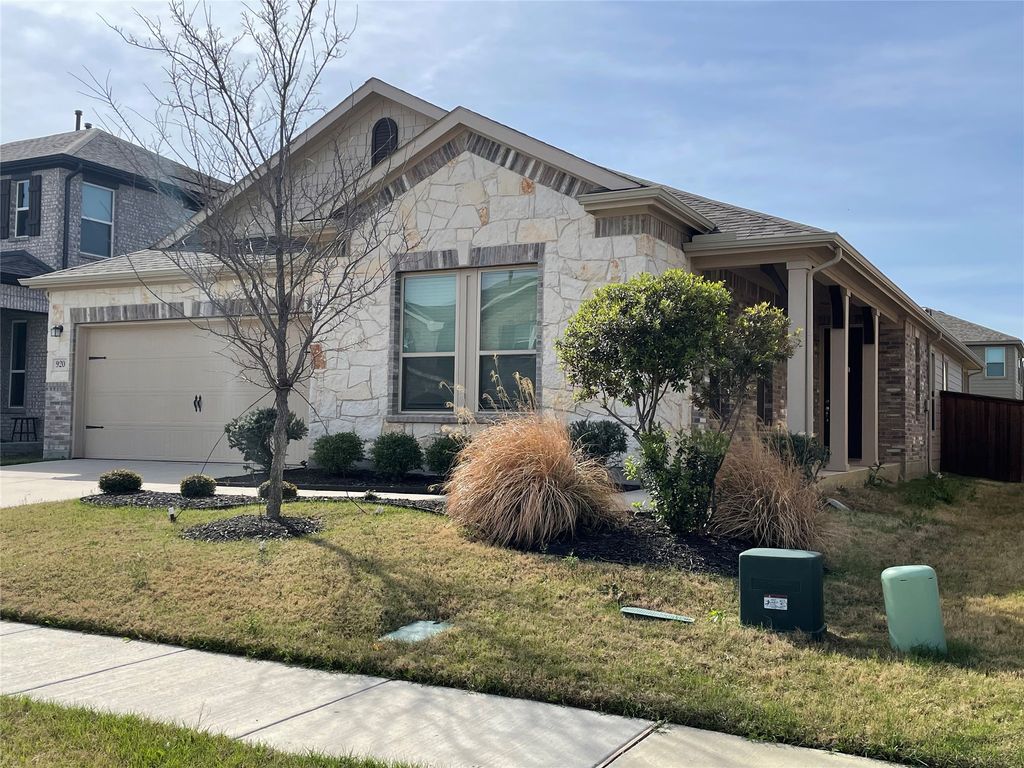 920 WAGGONER Drive, Aubrey, TX 76227