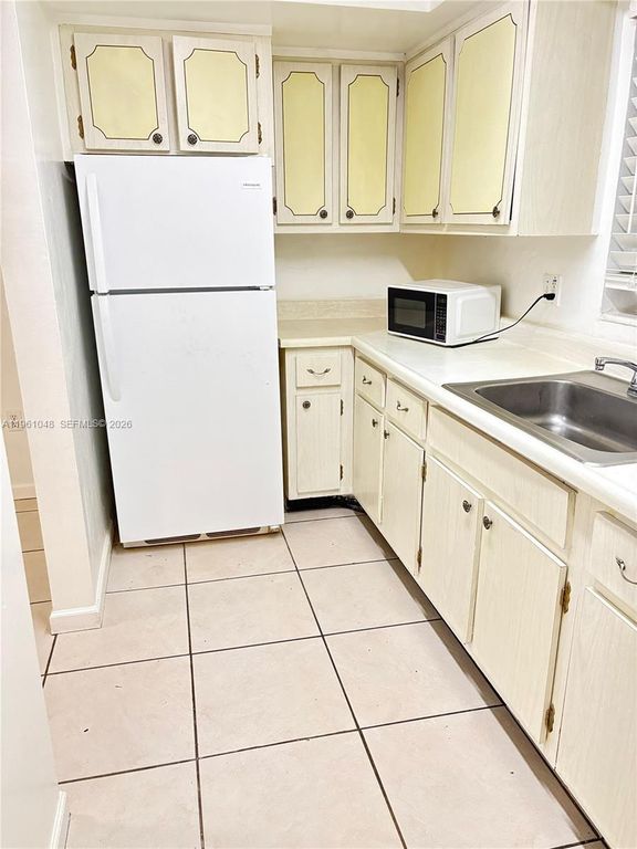 7430 SW 82nd St D103, Miami, FL 33143