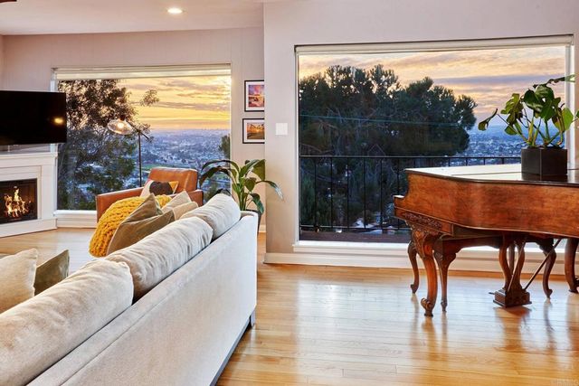 4350 Summit Drive, La Mesa, CA 91941