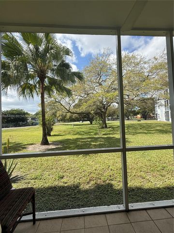 2200 Park Lane 105, Hollywood, FL 33021