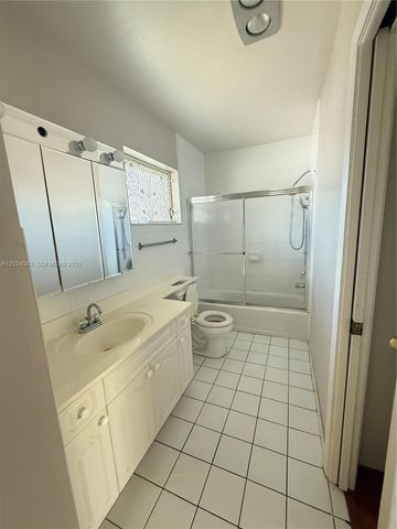 2200 Park Lane 105, Hollywood, FL 33021