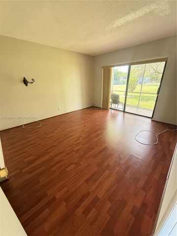 2200 Park Lane 105, Hollywood, FL 33021