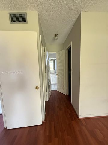 2200 Park Lane 105, Hollywood, FL 33021