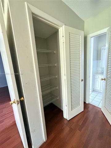 2200 Park Lane 105, Hollywood, FL 33021