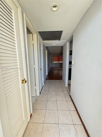 2200 Park Lane 105, Hollywood, FL 33021