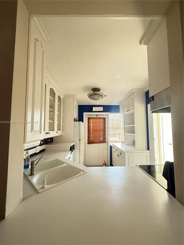 2200 Park Lane 105, Hollywood, FL 33021