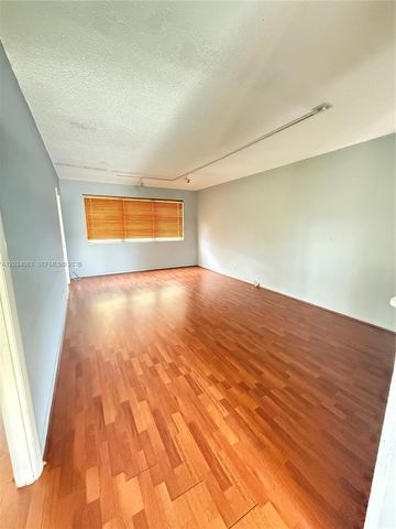 2200 Park Lane 105, Hollywood, FL 33021