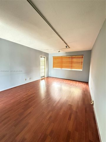 2200 Park Lane 105, Hollywood, FL 33021