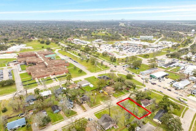 103 Huisache Street, Lake Jackson, TX 77566