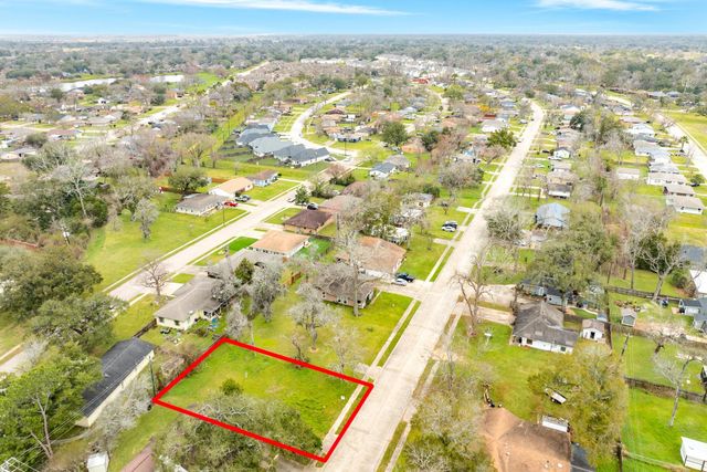 103 Huisache Street, Lake Jackson, TX 77566