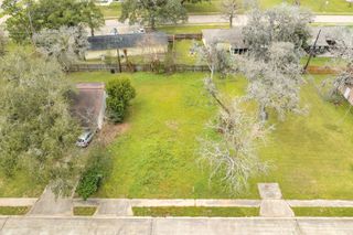 103 Huisache Street, Lake Jackson, TX 77566