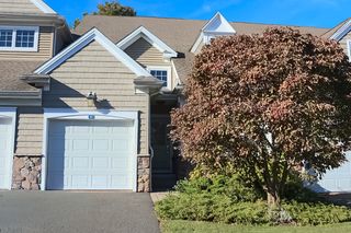 48 Bradford Walk 48, Farmington, CT 06032