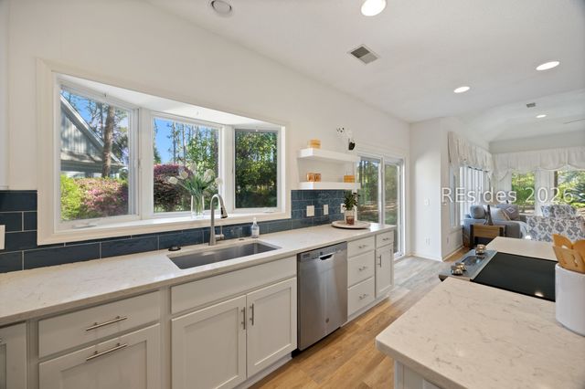 10 Sagebush Ln, Hilton Head Island, SC 29926