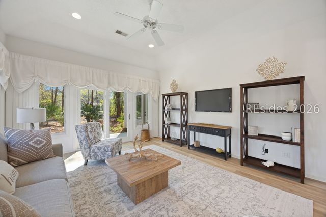 10 Sagebush Ln, Hilton Head Island, SC 29926