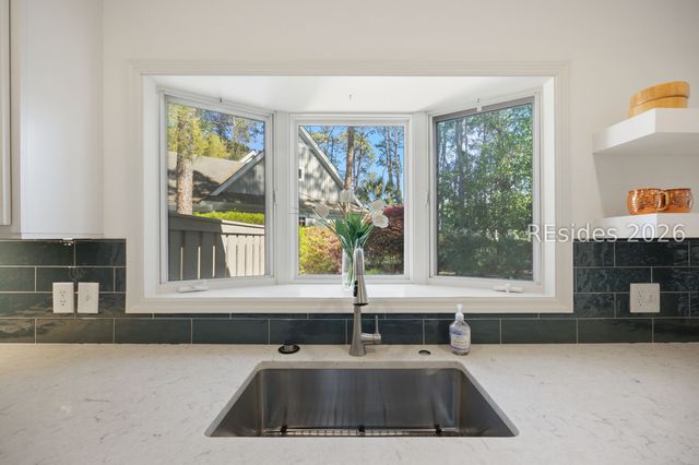 10 Sagebush Ln, Hilton Head Island, SC 29926