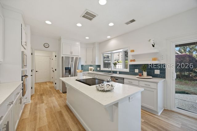 10 Sagebush Ln, Hilton Head Island, SC 29926