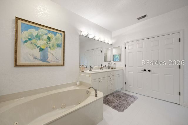 10 Sagebush Ln, Hilton Head Island, SC 29926