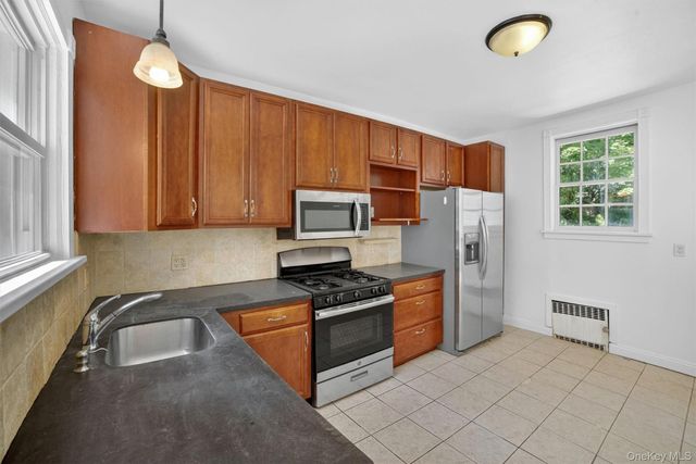 15 Desmond Avenue, Bronxville, NY 10708
