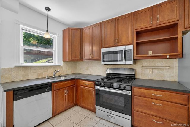 15 Desmond Avenue, Bronxville, NY 10708