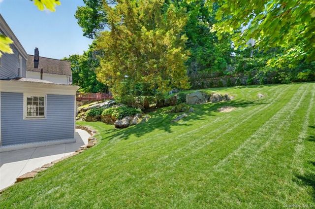 15 Desmond Avenue, Bronxville, NY 10708