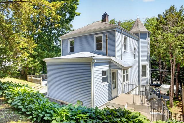 15 Desmond Avenue, Bronxville, NY 10708