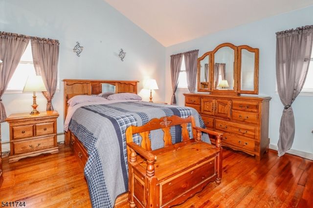 20 Alastair Pl, Woodbridge Twp., NJ 07067