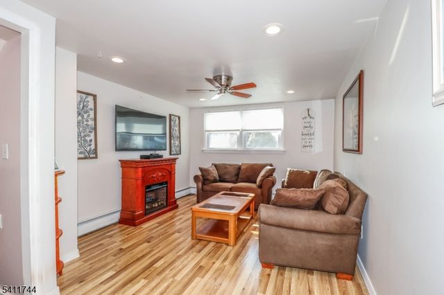 20 Alastair Pl, Woodbridge Twp., NJ 07067