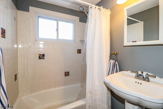 20 Alastair Pl, Woodbridge Twp., NJ 07067