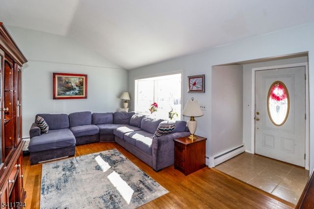 20 Alastair Pl, Woodbridge Twp., NJ 07067