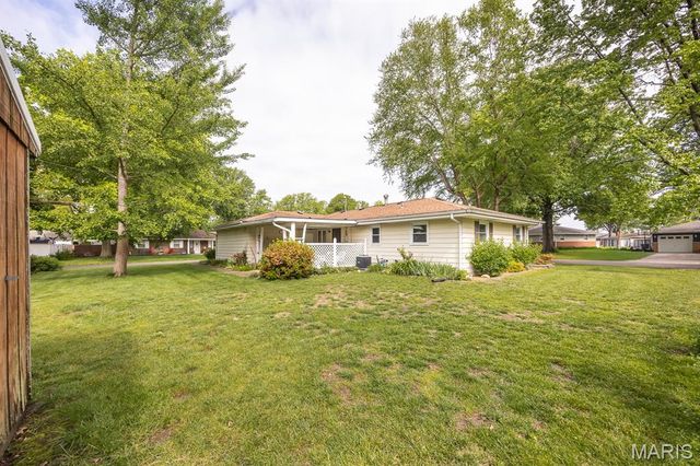 414 Bel Air Drive, Mascoutah, IL 62258