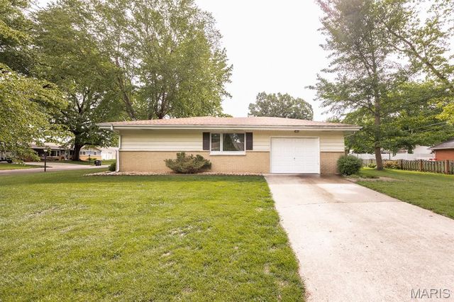 414 Bel Air Drive, Mascoutah, IL 62258