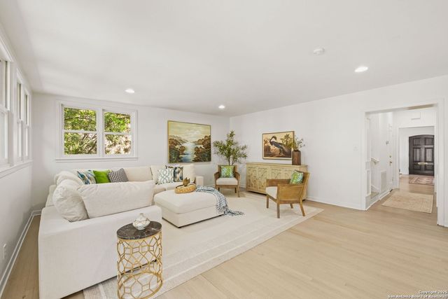 107 Thelma, San Antonio, TX 78212