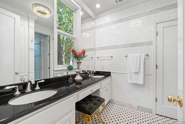 107 Thelma, San Antonio, TX 78212