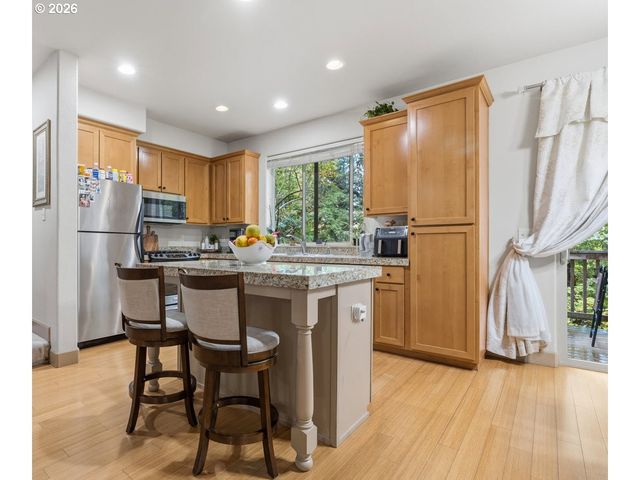 1965 Ne 48TH Way, Hillsboro, OR 97124