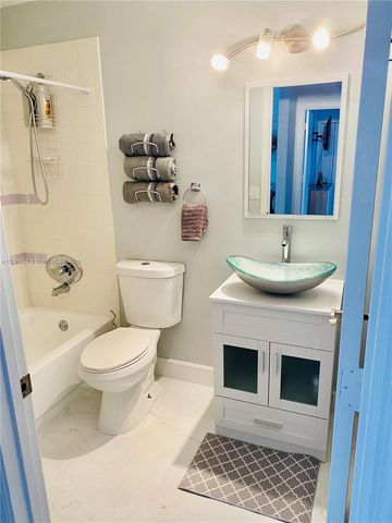 2002 Lake Breeze Ct 0, Wellington, FL 33414