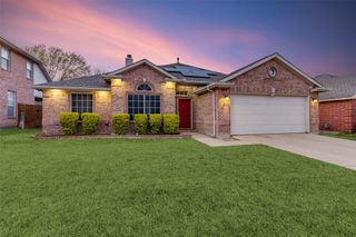1070 Hillwood Drive, Saginaw, TX 76179