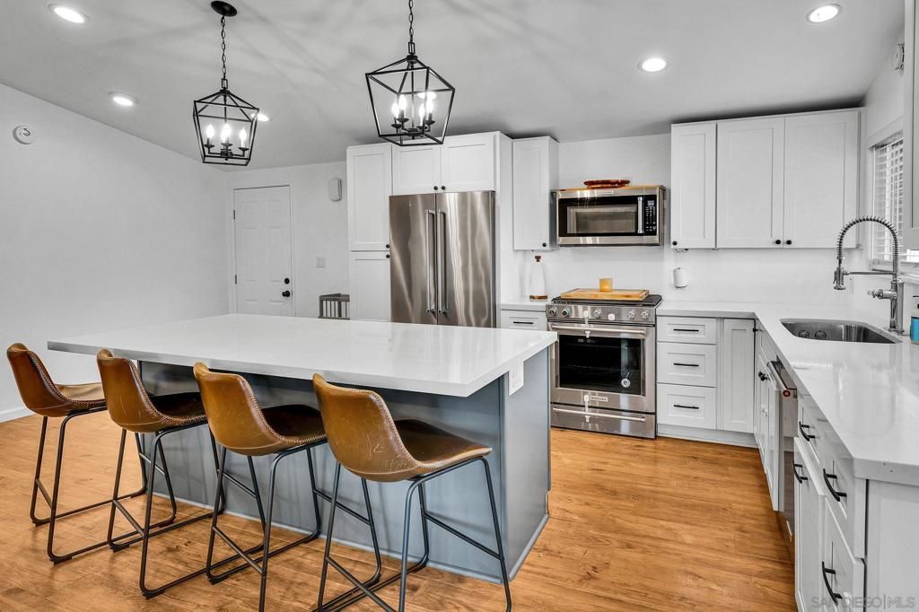 9222 Overton, San Diego, CA 92123 — exterior