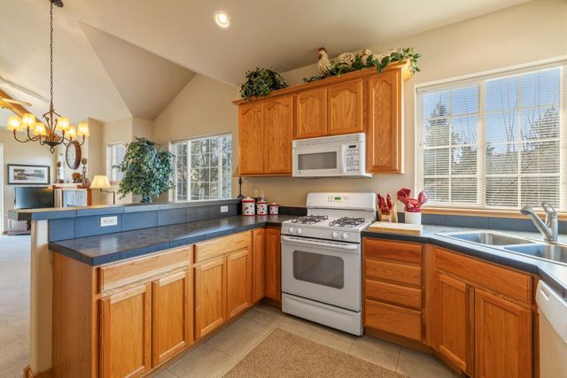 5006 Swallow Court, Klamath Falls, OR 97601