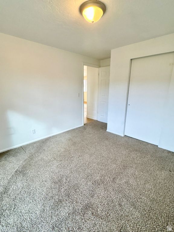 Image 15 of property listing at 954 E CARNATION DR, White City, UT 84094