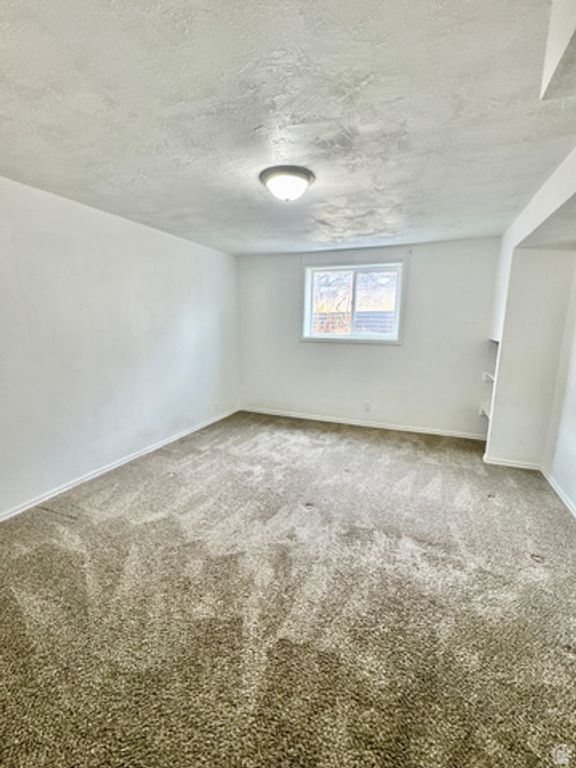 Image 16 of property listing at 954 E CARNATION DR, White City, UT 84094